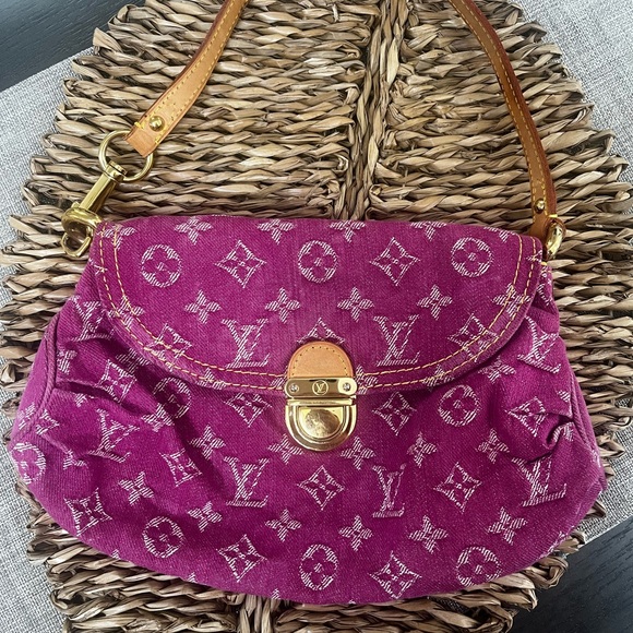 Vintage Louis Vuitton mini bag , great condition. - Picture 7 of 7